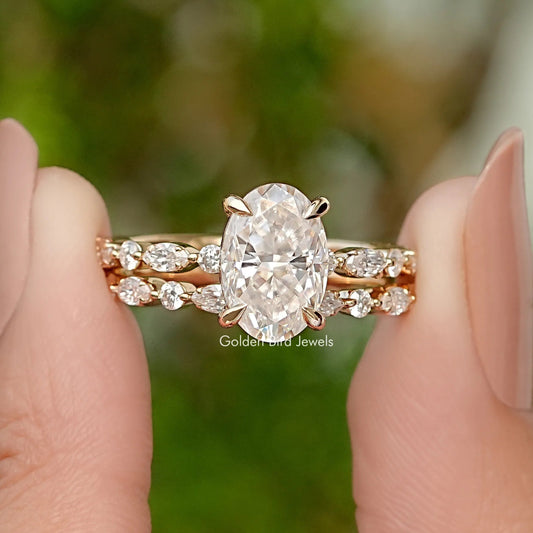 Crushed Ice Oval Cut Moissanite Bridal Ring Set