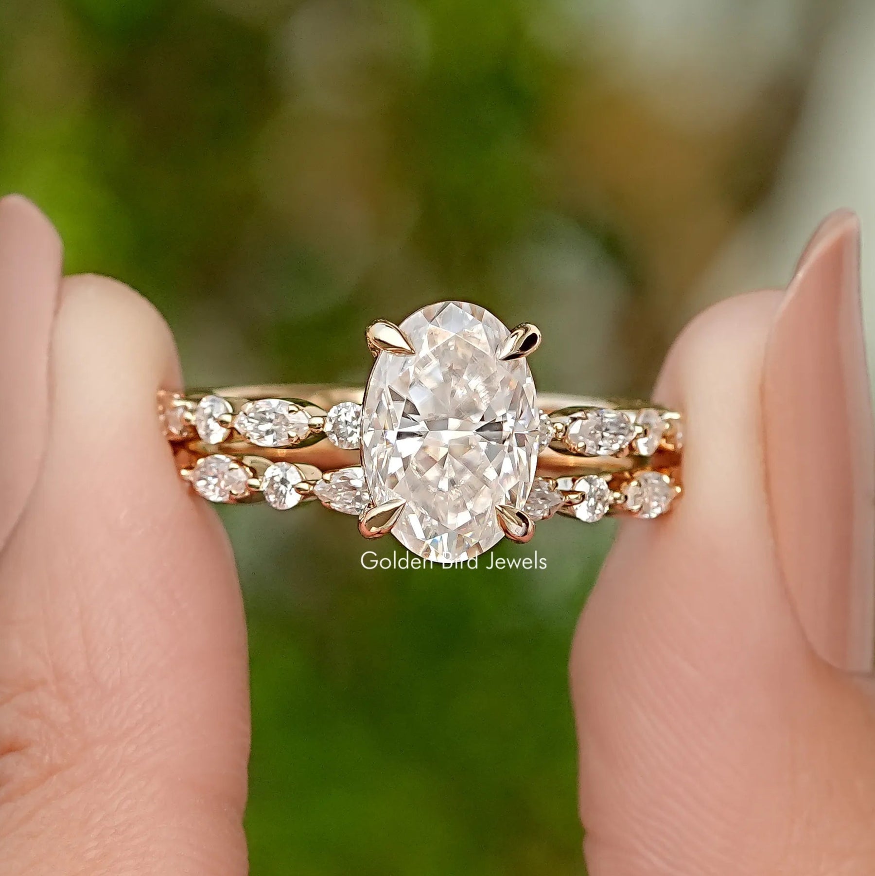 Crushed Ice Oval Cut Moissanite Bridal Ring Set
