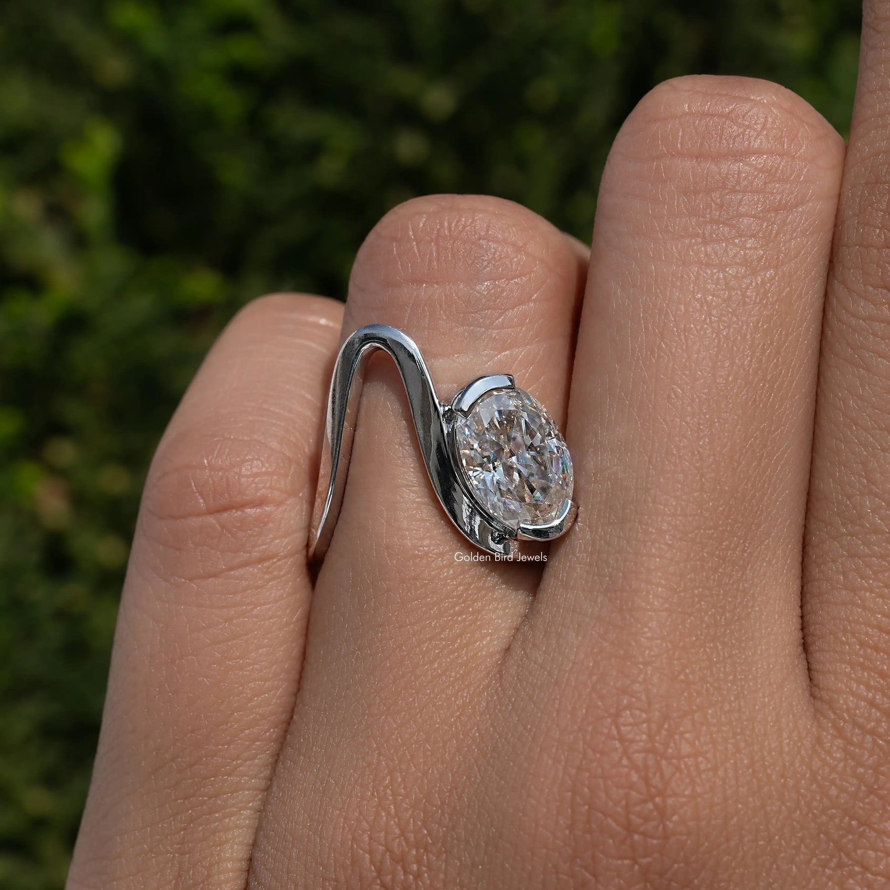 Solitaire Crushed Ice Oval Moissanite Curved Ring