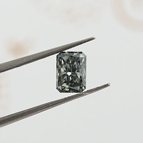 tweezers  View of Radiant Shape Moissanite stone