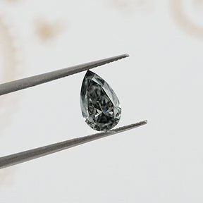 tweezers  View of Pear Cut Loose moissanite
