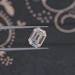 Detailed View Of Old Mine Emerald Loose Moissanite Stone