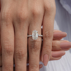Detailed View Of Emerald Gemstone Seven Stone Band
