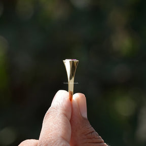 Side view of Asscher cut Ring in yellow gold